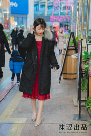 【ソックス】VOL.057温かみのある赤いドレス