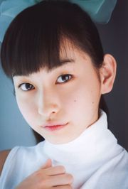 日本の美少女グループJuice = Juice「OFFICIALPHOTOBOOK」
