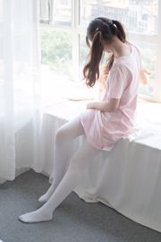 "Pink Girl and White Silk Foot" [Fundación Sen Luo] R15-035