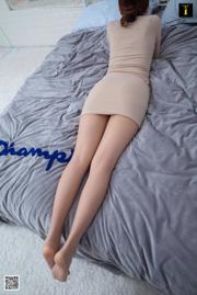 モデルワンピング「初恋ヌードカラー」【IsstoIESS】ストッキングの美しい脚