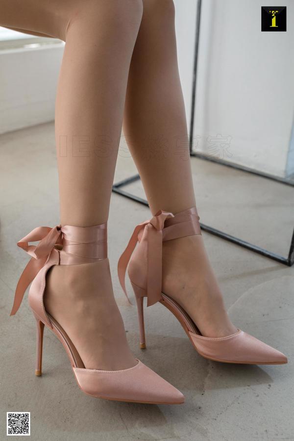 モデルミコ「ミコのイノセントアイズ」[IESS]ストッキングの美しい脚