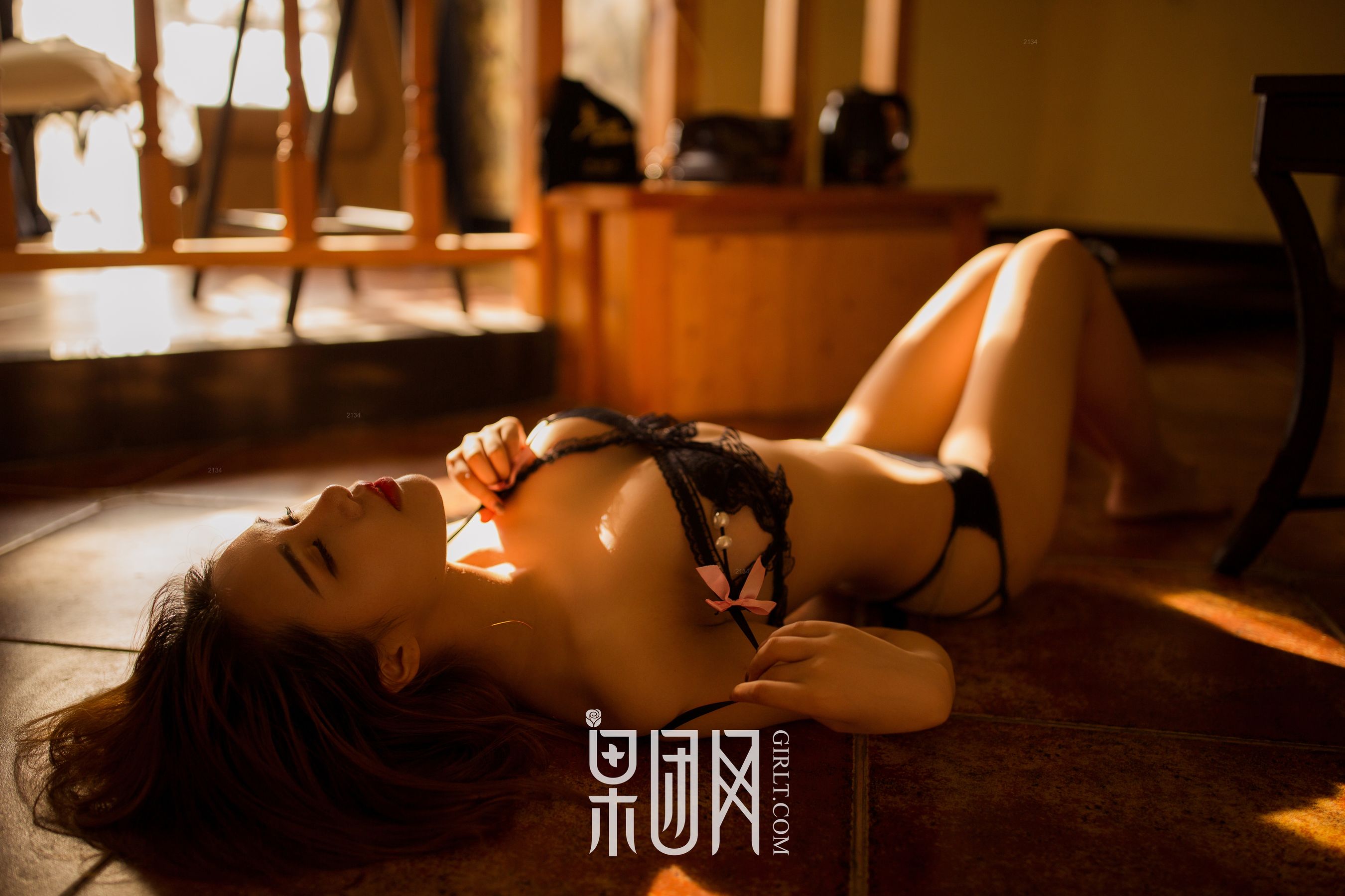 "금발 소녀가 가슴, 아름다운 등, 허리, 엉덩이를 과감하게 드러내고있다"[Fruituan Girlt] Xiong Chuan Jixin No.004 페이지 22 No.36613e