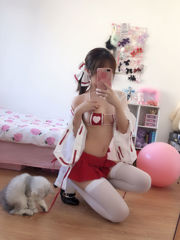 [Cosplay Photo] Anime Blogger Wenmei - Buku Selfie (No. 1) Miko
