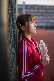 Kitaro_Kitaro „Dziewczyna w czerwonej odzieży sportowej”