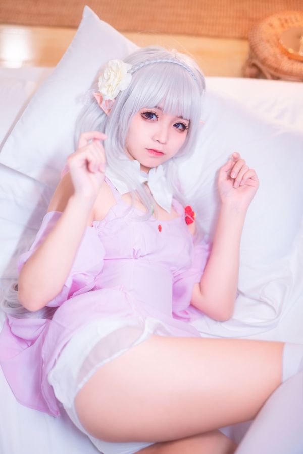 Momo Bodoh, "Piyama Emilia"