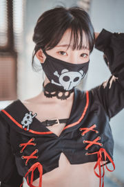 [DJAWA] Kang Inkyung - Fotoset met gemaskerde piraat